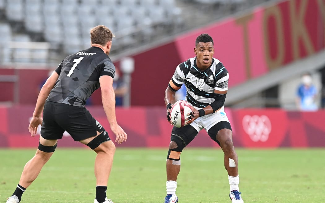 Napolioni Bolaca challenges the New Zealand defence during the Olympic Games Tokyo 2020, Rugby Sevens Men's Gold Medal Match.