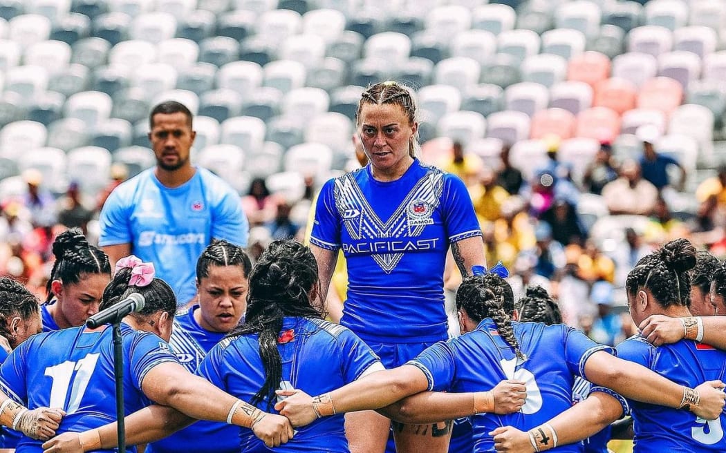 Niall Williams-Guthrie leads a Siva Tau for Samoa Fetu. Ocotber 2023