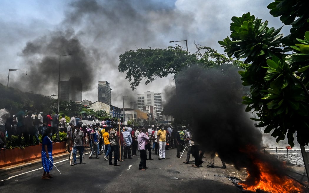 Demonstrators and government supporters clash outside the official residence of Sri Lanka's Prime Minister Mahinda Rajapaksa, in Colombo on May 9, 2022.