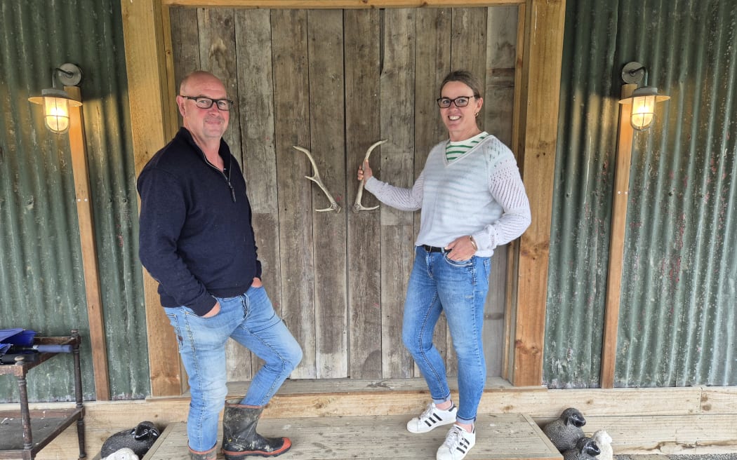 Located near Shannon in Horowhenua, tucked up underneath the Tararua Ranges you will find Te Rohenga Farm, the home of Heights Farms and the Robinson family.