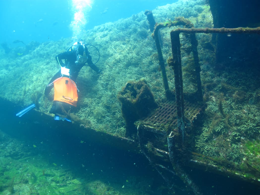 Diving the MV Rena Wreck