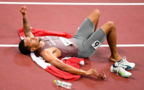 Canada's Andre de Grasse celebrates after winning the gold medal in the men's 200m final during the athletics event at the Tokyo 2020 Olympic Games at Olympic Stadium