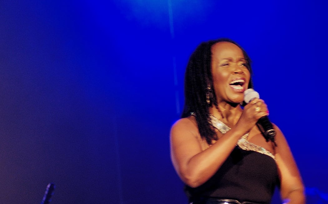 PP Arnold singing with Roger Waters roskilde festival 2006.