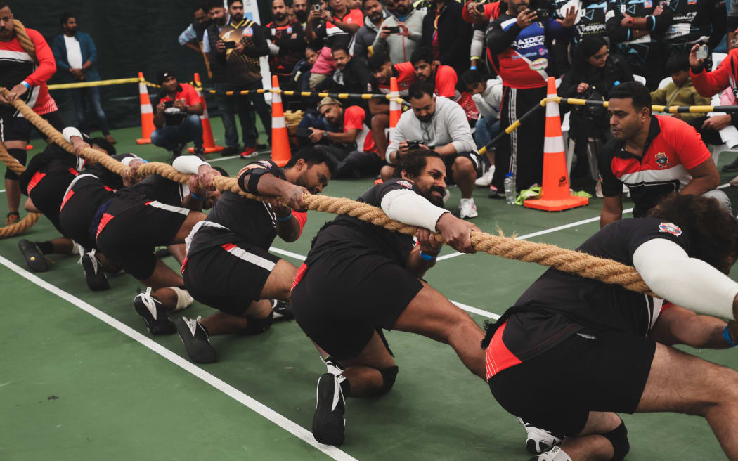 Fifteen teams from New Zealand and Australia competed in one of the country's largest tug-of-war competitions on Saturday.