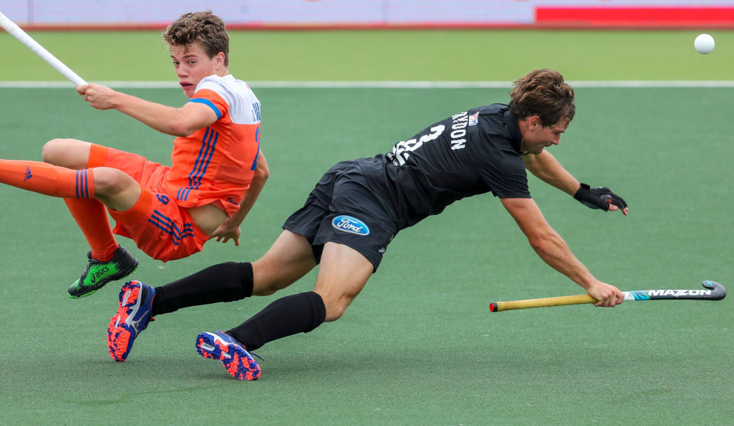 Black Sticks defender David Brydon tangles with Derck de Vilder of the Netherlands.