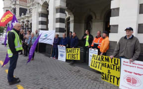 Union members picket Dunedin railway station.