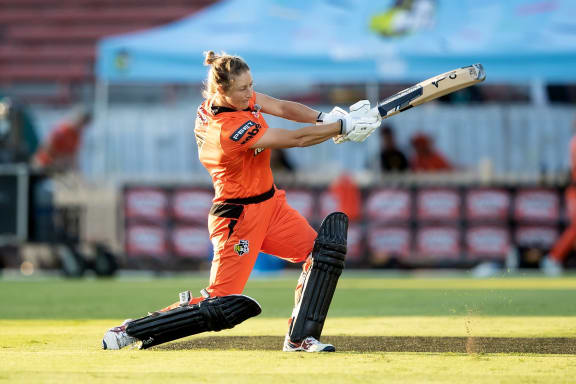 Sophie Devine playing for the Perth Scorchers.