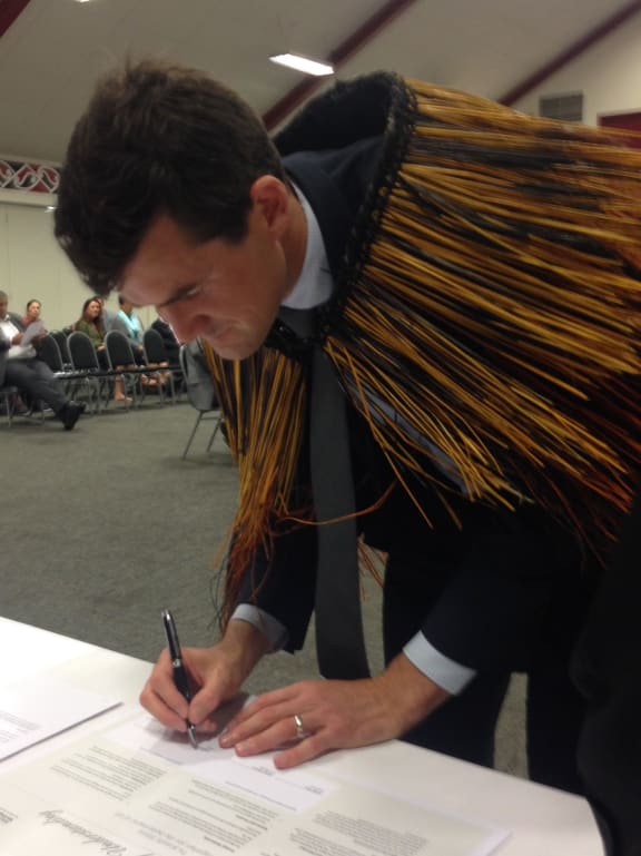 Mayor Justin Lester signing the MoU.
