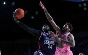 Montrezl Harrell of the 36ers challenged by Jonah Bolden of the Breakers