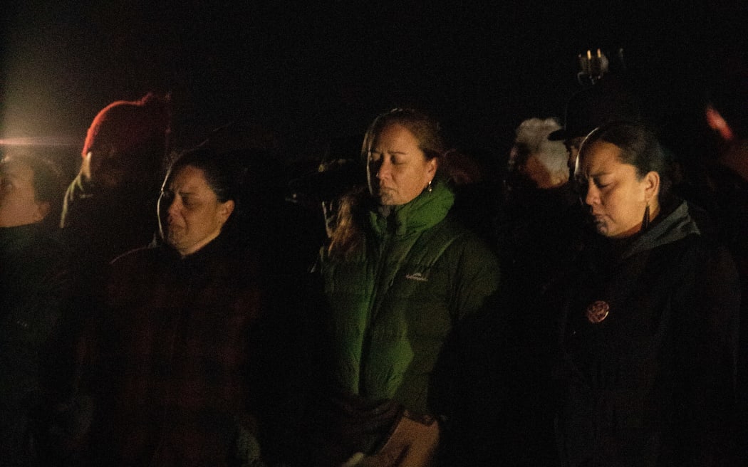 More than 1000 people gathered at Takaparawhau this morning to observe Matariki and welcome the New Year.