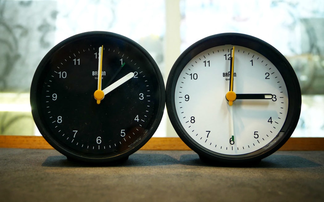 28 March 2024, Berlin: Symbol photo on the subject of time change, winter time (CET), summer time (r). Photo: XAMAX/dpa (Photo by XAMAX / DPA / dpa Picture-Alliance via AFP)