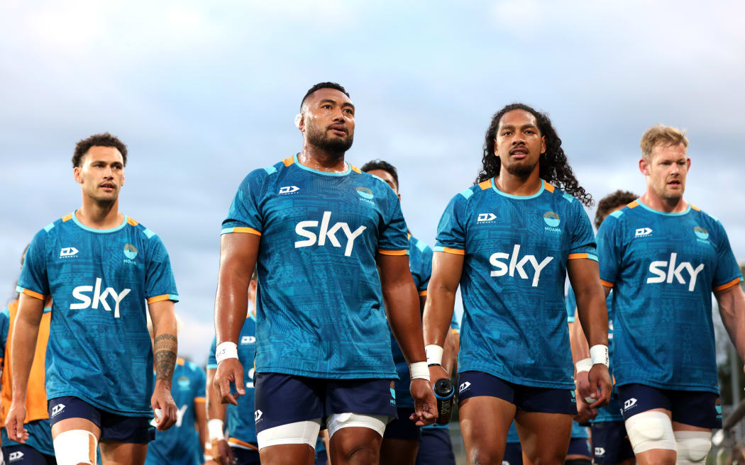 Sekope Kepu of Moana leads the team.