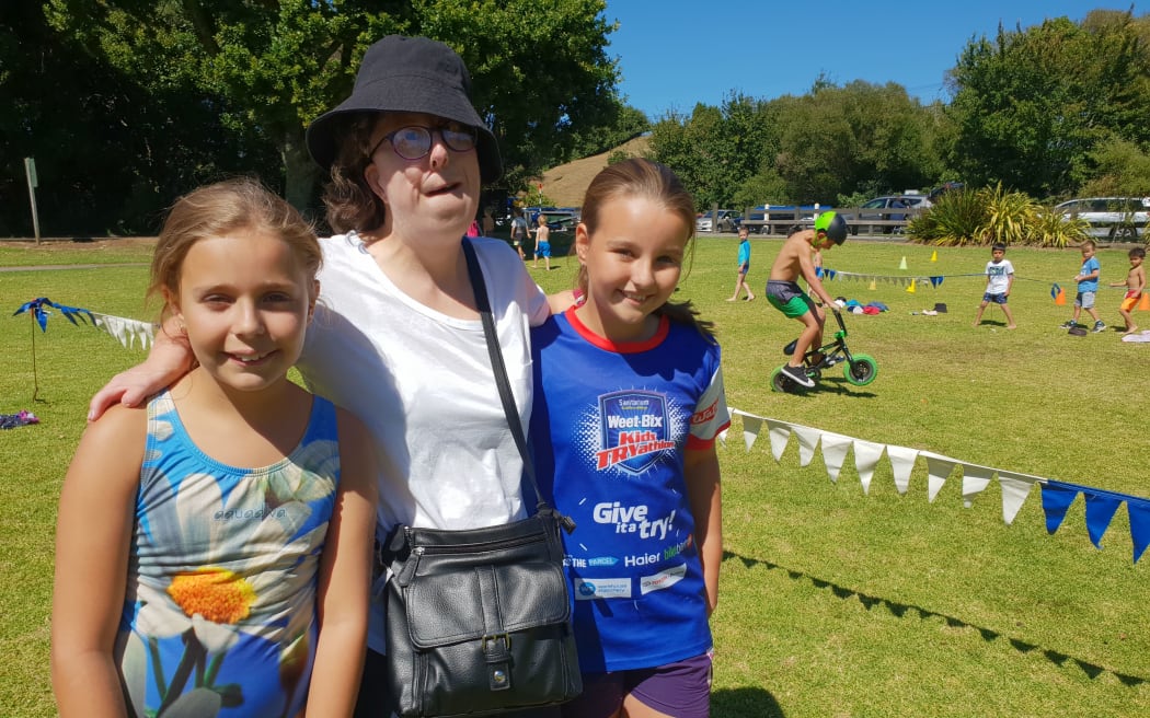 Erica Perry with Molly Kosch (left) and Greer Parkes at Frankley Primary School.