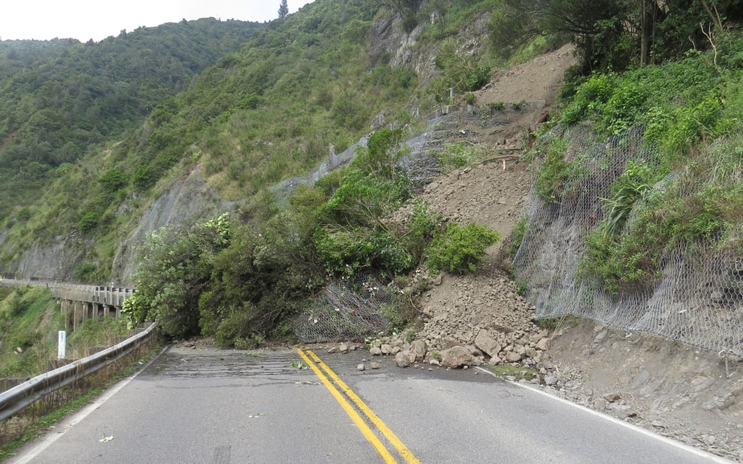 A smaller slip at the Ashhurst end. Manawatu Gorge