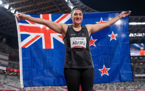 Lisa Adams NZL poses with her national flag after winning the Gold Medal in the Womenâs Athletics Shot Put F37 Final in the Olympic Stadium. Tokyo 2020 Paralympic Games, Tokyo, Japan, Saturday 28 August 2021.