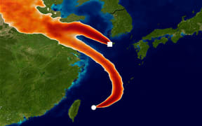 Simulated atmospheric transport of CFC-11 to the Gosan and Hateruma monitoring sites using the Met Office NAME model. The colours show areas where emission sources would strongly impact the CFC-11 measurements for one day in December 2014.
