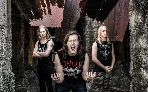 Alien Weaponry