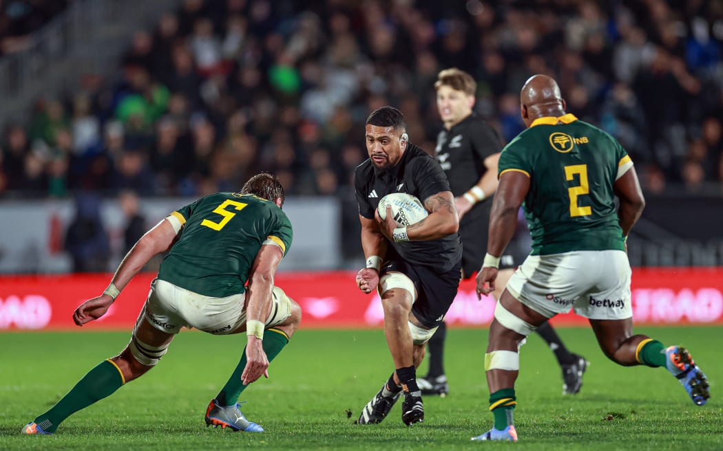 Ardie Savea of New Zealand in action against the Springboks 2023.
