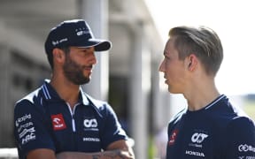 Daniel Ricciardo (L) and Liam Lawson.