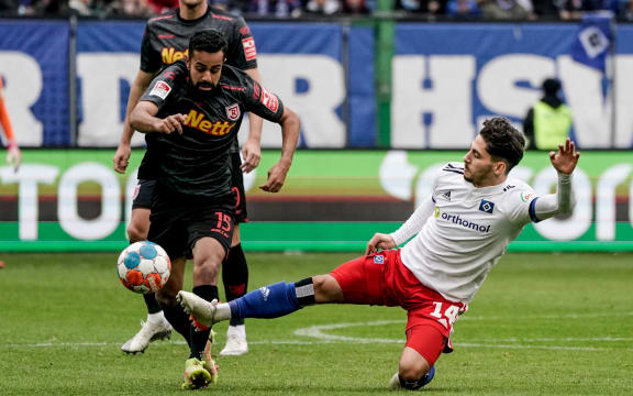 Sapreet Singh playing for Jahn Regensburg against Hamburg.