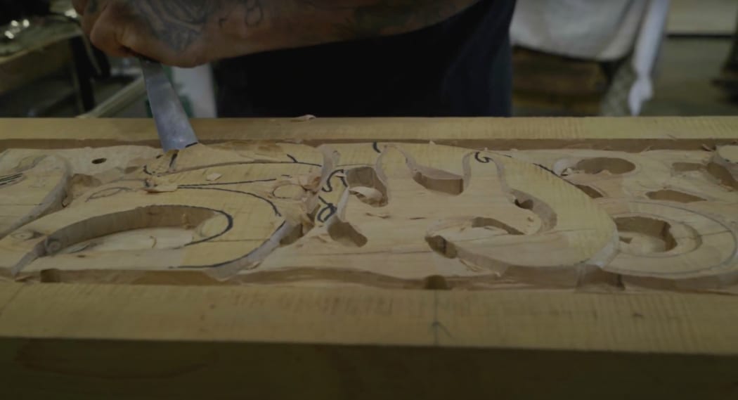 Carving the waka