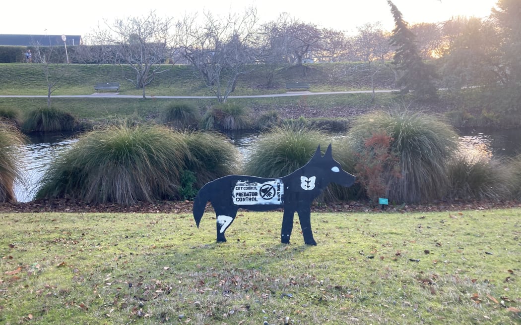 Wolf decoys used to scare geese away at Christchurch Botanic Gardens