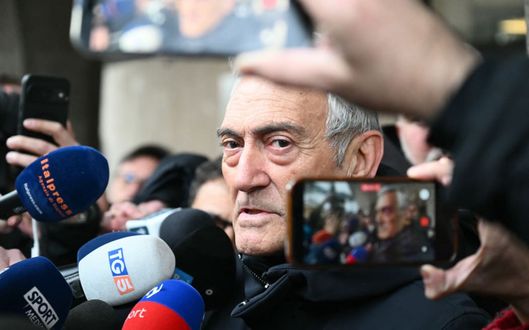 Gabriele Gravina, Presiden Federasi Sepakbola Italia (FIGC), meninggalkan markas FIGC setelah pertemuan pada 2 April 2026.