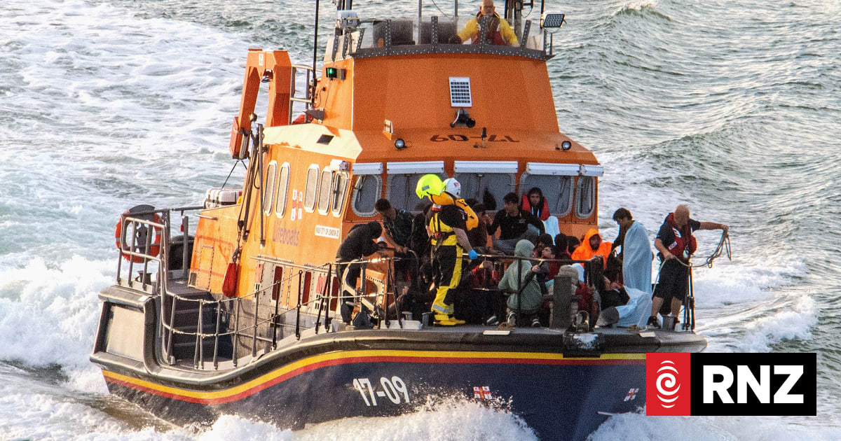 Migrant boat sinks in English Channel killing six people | RNZ