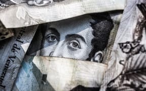 Venezuelan bank note eyes