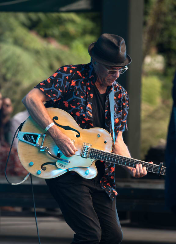 Bruce Reid of Dragon