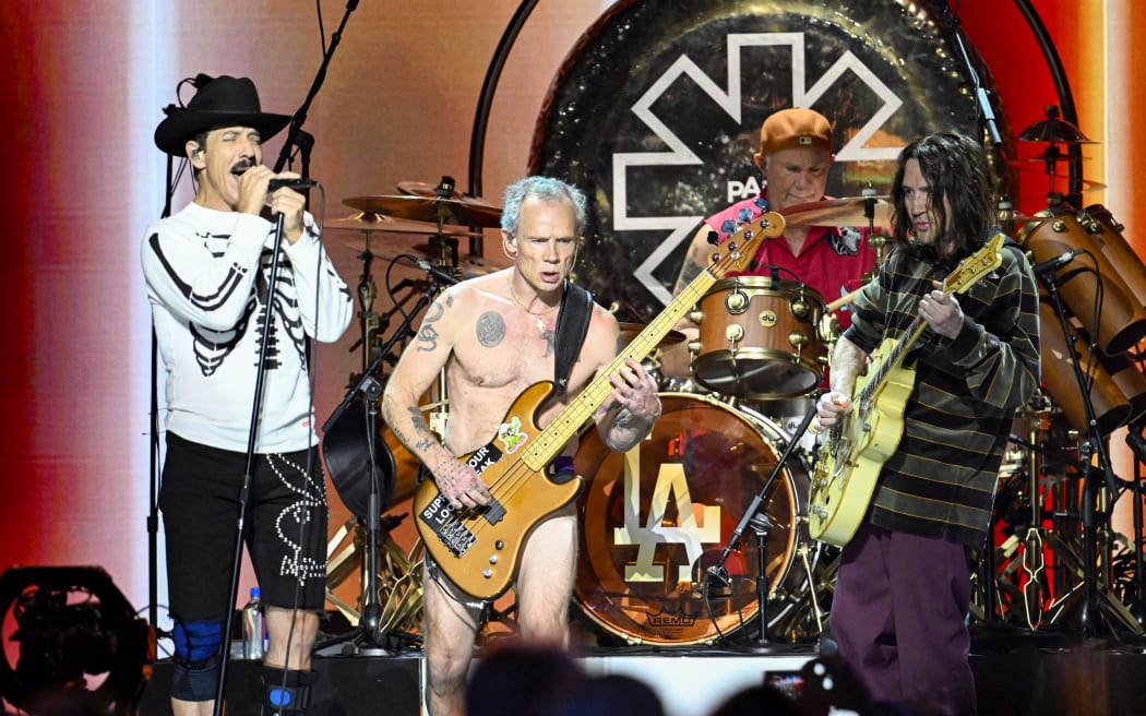 INGLEWOOD, CALIFORNIA - JANUARY 30: (L-R) Anthony Kiedis, Flea, Chad Smith, and John Frusciante of Red Hot Chili Peppers perform onstage during the FIREAID Benefit Concert for California Fire Relief at The Kia Forum on January 30, 2025 in Inglewood, California.   Scott Dudelson/Getty Images for FIREAID/AFP (Photo by Scott Dudelson / GETTY IMAGES NORTH AMERICA / Getty Images via AFP)