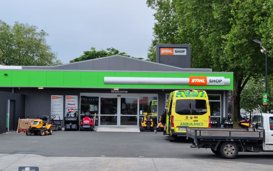 One person has been injured after reports of an explosion was felt in the Waikato town of Cambridge on 23 November. Ambulance is at the scene of the Stihl Shop.