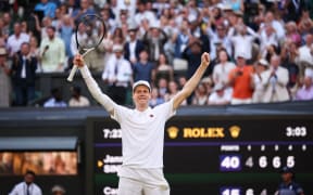 Italy's Jannik Sinner celebrates after victory against Spain's Carlos Alcaraz at the end of their men's singles final tennis match at Wimbledon, July 13, 2025. (Photo by HENRY NICHOLLS / AFP) / RESTRICTED TO EDITORIAL USE
