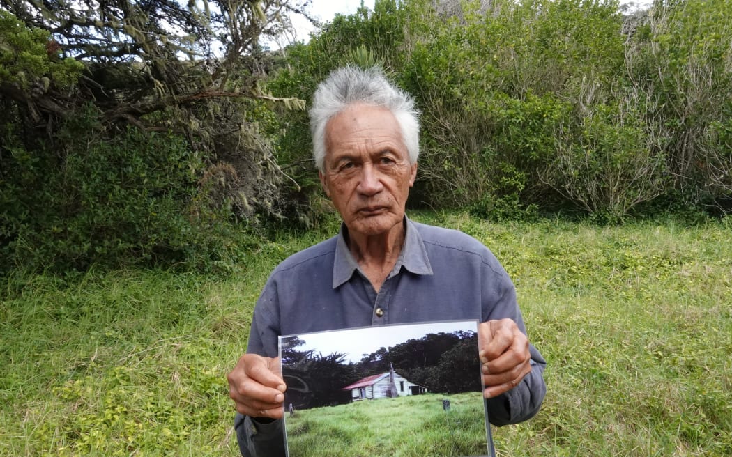 Kaumātua Matutaera Clendon at the site of the old family home, at Otupoho/Homestead Bay.