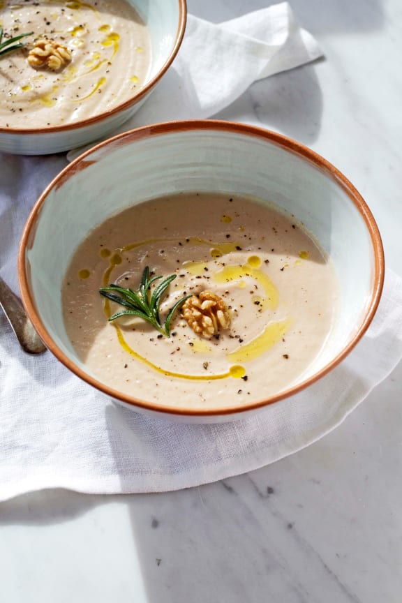 Kelly Gibney's Roasted cauliflower, rosemary & walnut soup