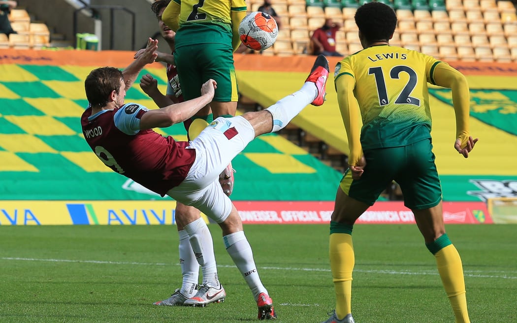 Burnley's New Zealand striker Chris Wood scores the opening goal with an overhead kick during the English Premier League football match between Norwich City and Burnley at Carrow Road stadium in Norwich, eastern England on July 18, 2020. (Photo by Lindsey Parnaby / POOL / AFP)