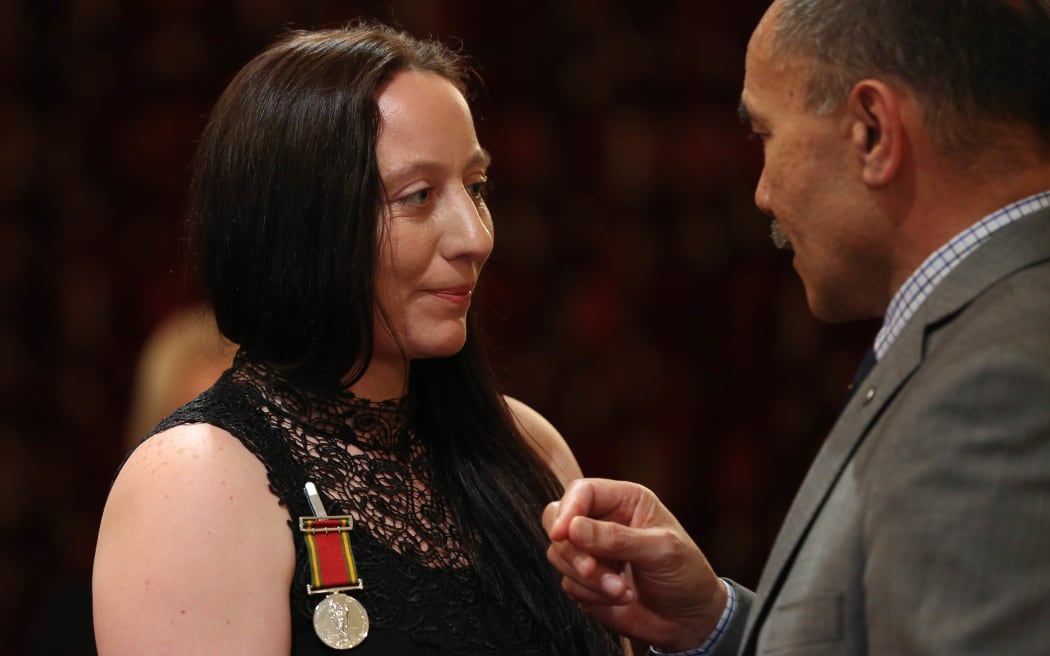 Tamsin Duckmanton receiving the award from Governor General Sir Jerry Mateparae.