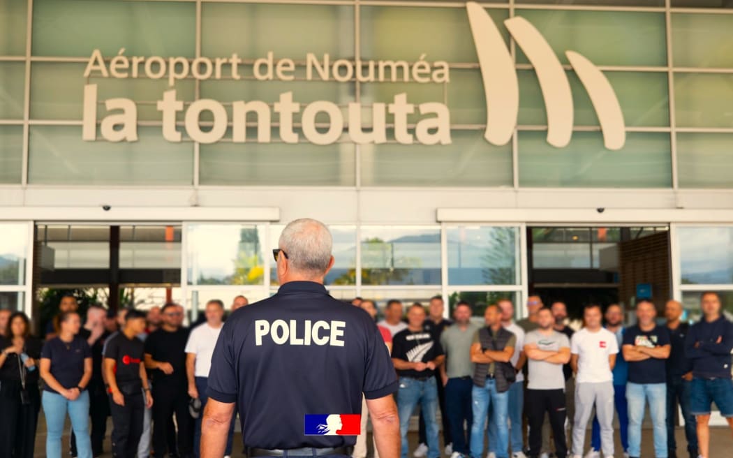 Police reinforcements arrived at Nouméa’s La Tontouta airport last week – PHOTO Haut-Commissariat de Nouvelle-Calédonie