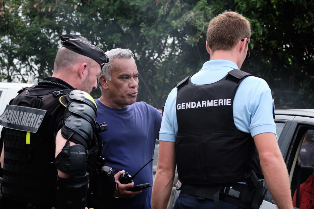 The gendarmes had been guiding people around the various blockades and worked to reduce the tensions between rival groups