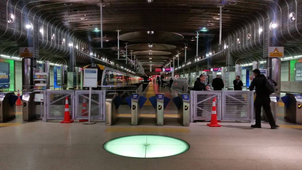 A passenger train which derailed at Auckland's Britomart Station on Wednesday morning has been removed.