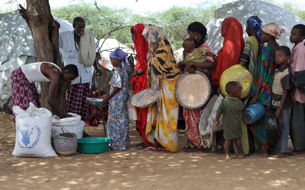 File photo taken on June 16, 2009. Internally Displaced people line up to receive food aid distributed by World Food Program WFP at one of the camps in Mogadishu. - The World Food Progamme (WPF) wins the 2020 Nobel Peace Prize on October 09, 2020.