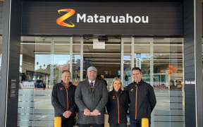 From left to right Hamish Waddington (Retailer for Z Energy) Joe Tareha (Ngāti Pārau Hapū Trust's Chairman), Rachael Waddington (Retailer for Z Energy), and Tim Bailey (Head of Retail, Z Energy)