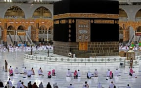Worshippers perform the al-Adha prayers on the first day of the feast around the Kaaba, Islam's holiest shrine, at the Grand mosque in the holy Saudi city of Mecca, on July 20, 2021. - The Eid al-Adha,marks the end of the  Hajj to the Saudi holy city of Mecca