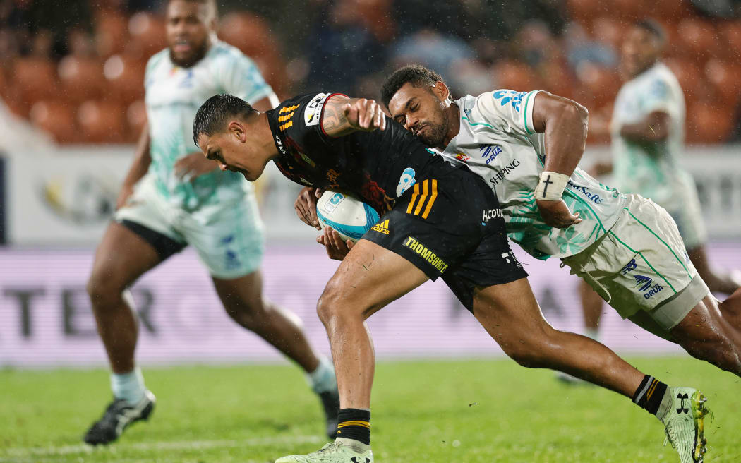 Daniel Rona of the Chiefs and Apisalome Vota of Fiji Drua.