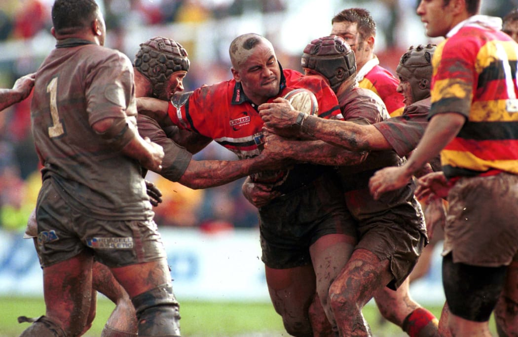 New Zealand Counties Manukau Rugby union player, Jonah Lomu getting tackled during a match, npc rugby 1999