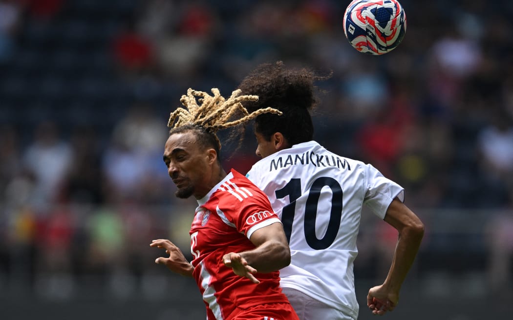 Bayern Munich's French defender Sacha Boey fights for the ball with Auckland City's New Zealander midfielder Dylan Manickum during the Club World Cup 2025.