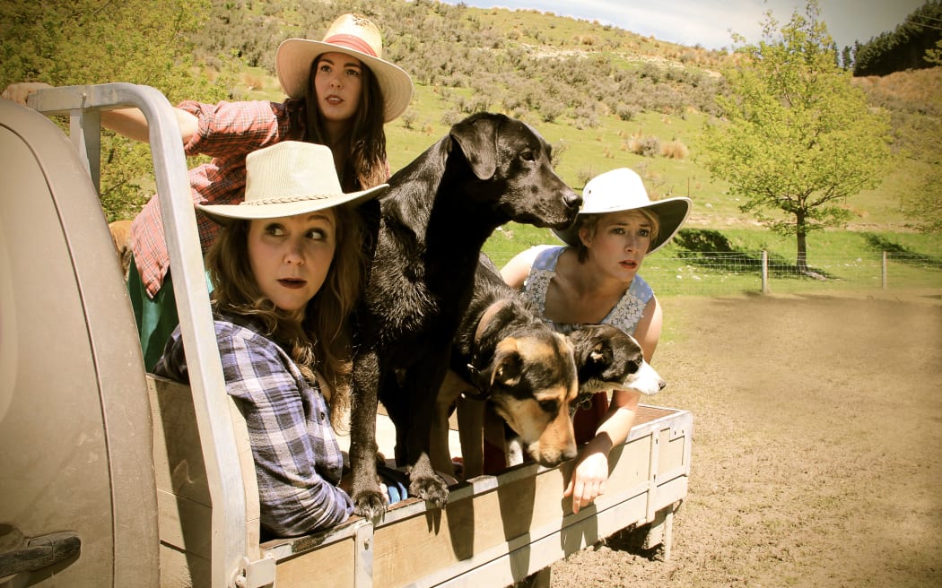 Comedians The Bitches' Box and musician Mel Parsons are currently undertaking a South Island woolshed tour.