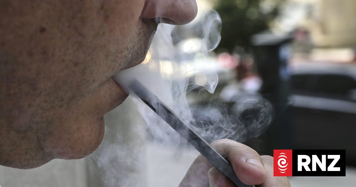 Vaping likely to cause cancer, Canterbury University study shows | RNZ