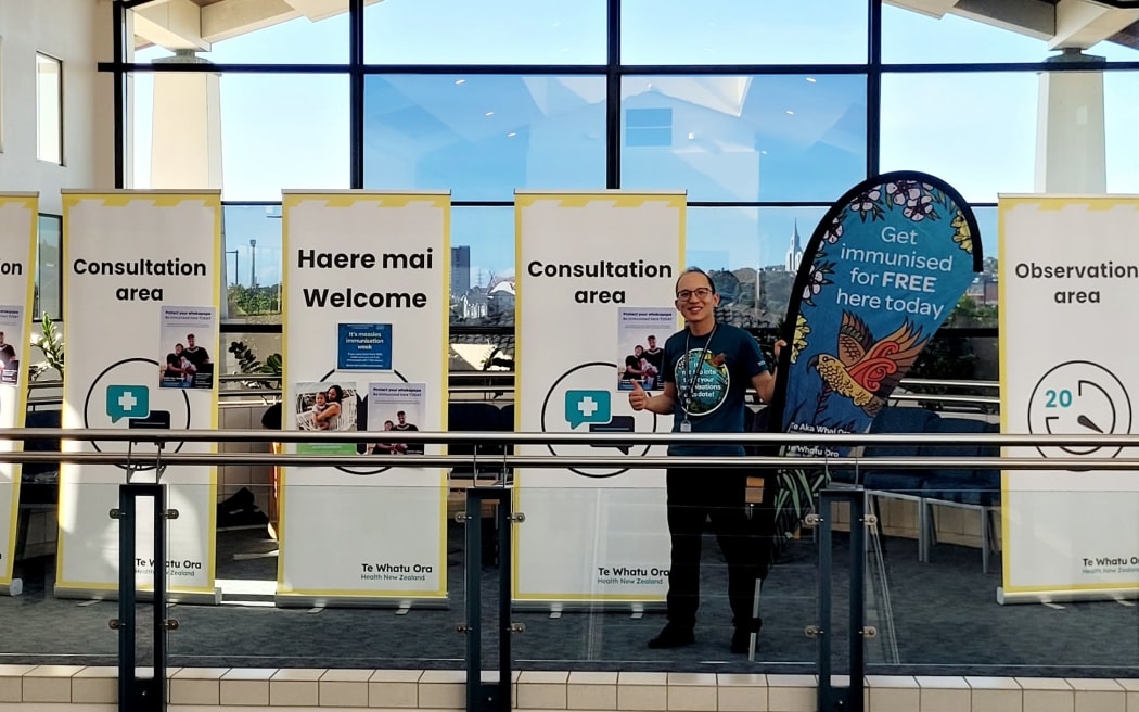 Public Health pharmacist and outreach vaccinator Christopher Leung, setting up the measles pop-up clinic at the Manukau Super Clinic.