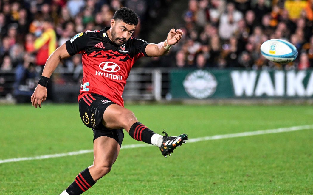 Richie Mo'unga with a clearing kick during the 2023 Super Rugby Pacific Final against the Chiefs at FMG Stadium, Hamilton. Mandatory credit: Andrew Cornaga / www.photosport.nz